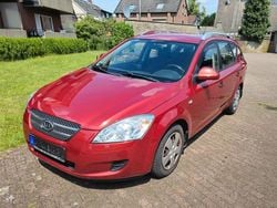 Rot Gebraucht 2008 Kia Ceed Sportswagon Attract Kombi | 2.300 € (Guter Preis)