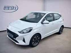 Atlas white / sol Neu 2025 Hyundai i10 Comfort Kleinwagen | 17.795 € (Fairer Preis)