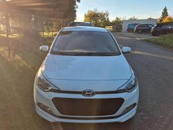 Weiß Gebraucht 2017 Hyundai i20 Limousine | 8.500 € (Fairer Preis)