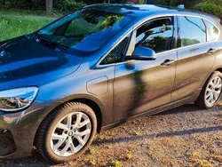 Grau Gebraucht 2020 BMW 225 Active Tourer iPerformance Van / Kleinbus | 17.000 € (Superpreis)