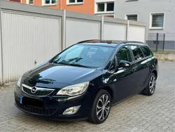 Schwarz Gebraucht 2012 Opel Astra Kombi | 3.100 € (Guter Preis)
