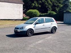 Polarsilber metallic Gebraucht 2006 Ford Fiesta Ambiente Kleinwagen | 999 € (Superpreis)