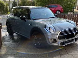 Grau Gebraucht 2019 Mini Cooper Kleinwagen | 19.000 € (Etwas zu teuer)
