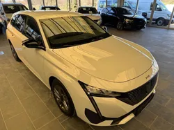 Weiß Gebraucht 2024 Peugeot 308 Allure Kombi | 25.700 € (Superpreis)
