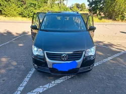 Schwarz Gebraucht 2009 VW Touran Van / Kleinbus | 4.999 € (Fairer Preis)
