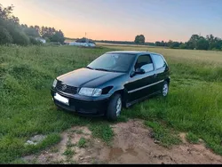 Schwarz Gebraucht 2000 VW Polo Kleinwagen | 200 € (Guter Preis)