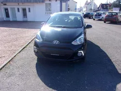 Schwarz (metallic) Gebraucht 2016 Hyundai i10 Passion Kleinwagen | 9.900 € (Fairer Preis)