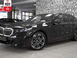 Saphirschwarz metallic Gebraucht 2025 BMW 520 M Sport Kombi | 53.200 € (Superpreis)