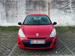 Rot Gebraucht 2012 Renault Clio III Kleinwagen | 2.500 €