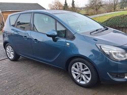 Blau Gebraucht 2017 Opel Meriva Innovation Van / Kleinbus | 9.250 € (Fairer Preis)
