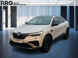 Kyanitweiß metallic Gebraucht 2025 Renault Arkana SUV | 35.500 €