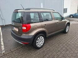 Braun Gebraucht 2013 Skoda Yeti Active SUV | 10.890 € (Guter Preis)