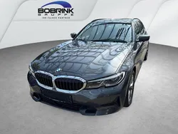 Grau Gebraucht 2022 BMW 318 Sport Line Kombi | 27.400 € (Fairer Preis)