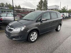Grau Gebraucht 2013 Opel Zafira Family Van / Kleinbus | 6.950 € (Teuer)