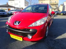 Rot Gebraucht 2009 Peugeot 207 Limousine | 3.790 € (Etwas zu teuer)
