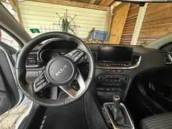 Weiß Gebraucht 2023 Kia Ceed Sportswagon Vision Kombi | 21.500 € (Guter Preis)