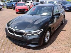 Black sapphire metallic Gebraucht 2022 BMW 318 M Sport Kombi | 32.491 € (Fairer Preis)