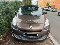 Braun Gebraucht 2012 Renault Grand Scénic III Luxe Van / Kleinbus | 5.500 € (Etwas zu teuer)