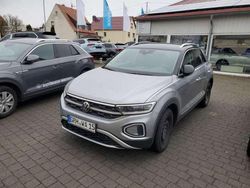Pyritsilber metallic (metallic) Gebraucht 2024 VW T-Roc Style SUV | 29.995 € (Fairer Preis)