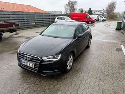 Schwarz Gebraucht 2013 Audi A3 Attraction Limousine | 4.200 €