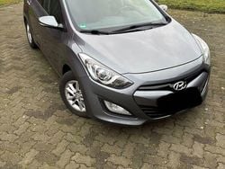 Grau Gebraucht 2013 Hyundai i30 Classic Kombi | 9.999 € (Teuer)