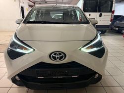 Weiß Gebraucht 2019 Toyota Aygo X-play Kleinwagen | 7.990 € (Guter Preis)