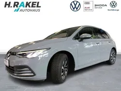 Grau Gebraucht 2023 VW Golf VIII Active Limousine | 23.980 € (Fairer Preis)