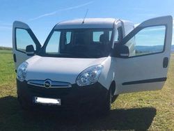 Weiß Gebraucht 2017 Opel Combo Van / Kleinbus | 9.900 € (Teuer)