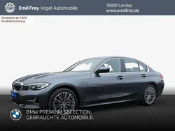 Mineralgrau metallic Gebraucht 2022 BMW 330e Luxury Line Limousine | 27.990 € (Fairer Preis)