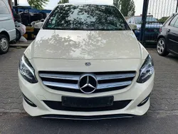 Beige Gebraucht 2017 Mercedes B200 Van / Kleinbus | 6.500 € (Fairer Preis)