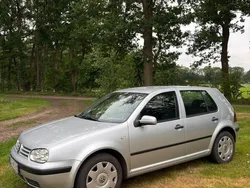 Grau Gebraucht 2002 VW Golf IV Kleinwagen | 640 € (Superpreis)