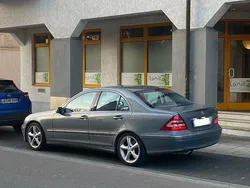 Blau Gebraucht 2005 Mercedes C230 Avantgarde Limousine | 7.990 €
