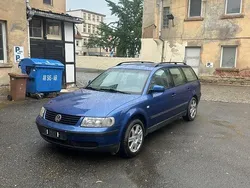 Blau Gebraucht 2001 VW Passat Kombi | 500 € (Guter Preis)