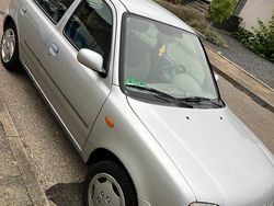 Silber Gebraucht 2002 Nissan Micra Kleinwagen | 2.200 €