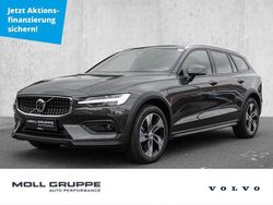 Grau Gebraucht 2023 Volvo V60 CC Plus Kombi | 36.450 € (Fairer Preis)