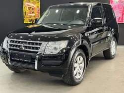 Schwarz Gebraucht 2015 Mitsubishi Pajero Basis SUV | 27.950 €