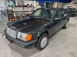 Blau Gebraucht 1988 Mercedes E300 Limousine | 8.999 €