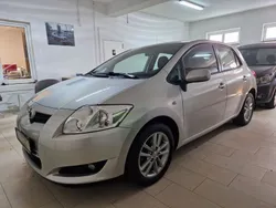 Silber Gebraucht 2010 Toyota Auris Life Limousine | 7.999 € (Teuer)