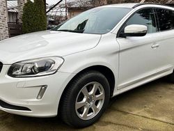 Weiß Gebraucht 2015 Volvo XC60 Momentum SUV | 12.500 € (Etwas zu teuer)