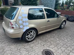 Gold Gebraucht 2001 VW Golf IV Kleinwagen | 1.000 € (Guter Preis)