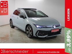 Blau Gebraucht 2024 VW Golf VIII Style Limousine | 42.490 €