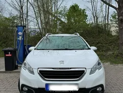 Weiß Gebraucht 2014 Peugeot 2008 Active SUV | 8.300 € (Fairer Preis)