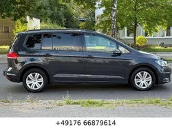 Grau Gebraucht 2018 VW Touran Trendline Van / Kleinbus | 13.699 € (Guter Preis)