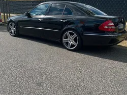 Schwarz Gebraucht 2005 Mercedes E320 Avantgarde Limousine | 5.599 €