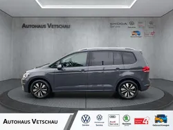 Grau Gebraucht 2024 VW Touran Move Van / Kleinbus | 43.660 €