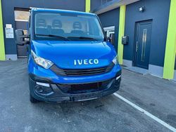 Blau Gebraucht 2017 Iveco Daily Limousine | 16.422 € (Fairer Preis)