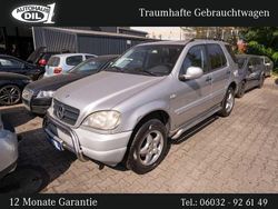 Silber (metallic) Gebraucht 2001 Mercedes ML320 SUV | 9.850 €