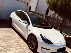 Weiß Gebraucht 2021 Tesla Model 3 Standard Range Plus Limousine | 23.999 € (Guter Preis)