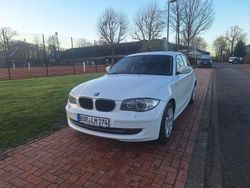 Weiß Gebraucht 2010 BMW 118 Lifestyle Kleinwagen | 4.490 € (Fairer Preis)