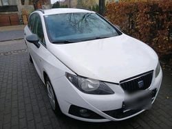 Weiß Gebraucht 2011 Seat Ibiza ST Kombi | 3.500 € (Guter Preis)